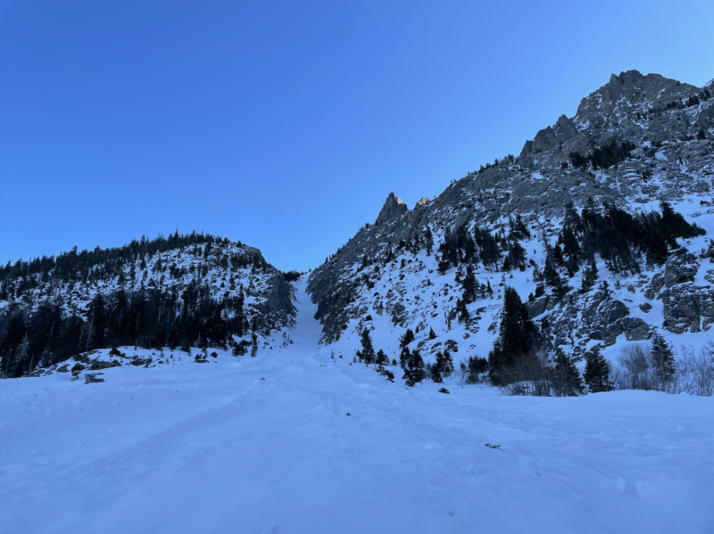 The old debris at the base of the slide, now a host to new snow on its surface, has plenty of icy blocks and chunks present beneath the soft snow. 