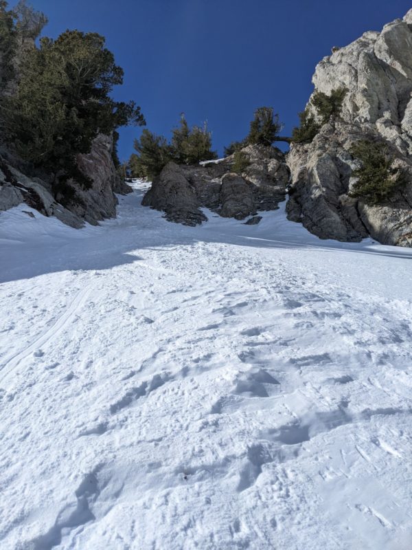 small loose dry sluff in steep couloir near mammoth rock