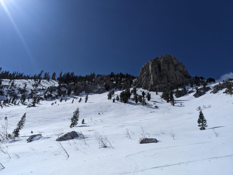 Light wind effect snow on the mammoth rock apron