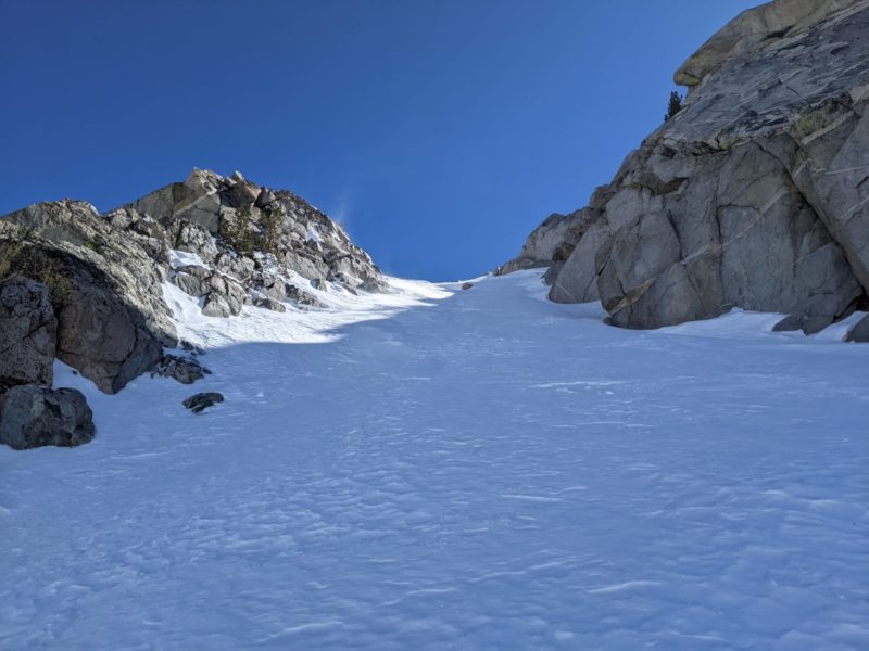 Wintry snow, enjoyable skiing in the steep N facing terrain on the Mammoth Crest