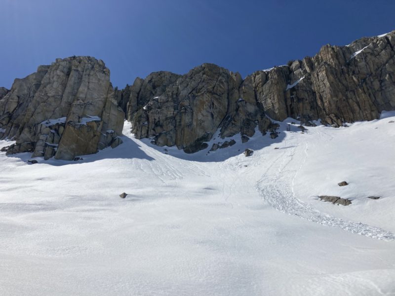 Old size 1 Wet-Loose avalanche in the Red Cone area.