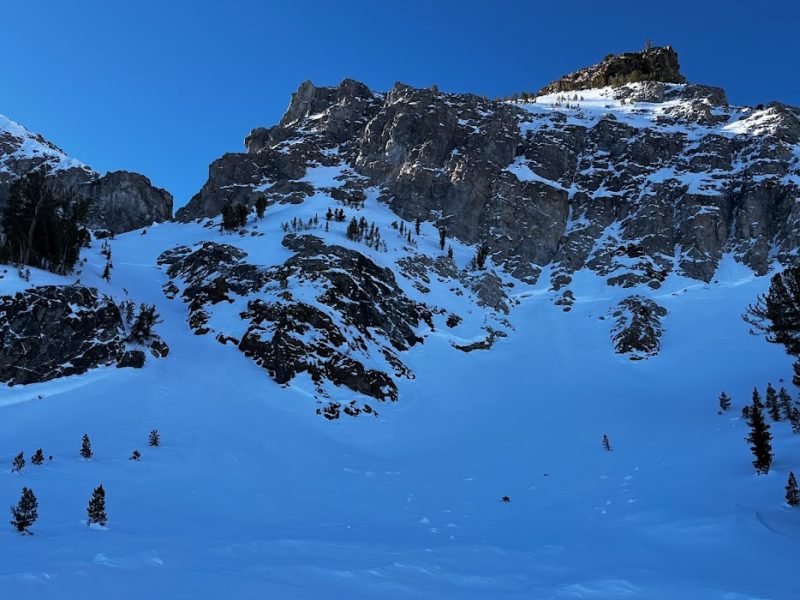 One of many crown lines from large avalanches during the 12/11/22 storm. N aspect, 9500'