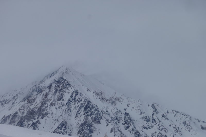 Huge snow banners blowing off Tom around 12:00