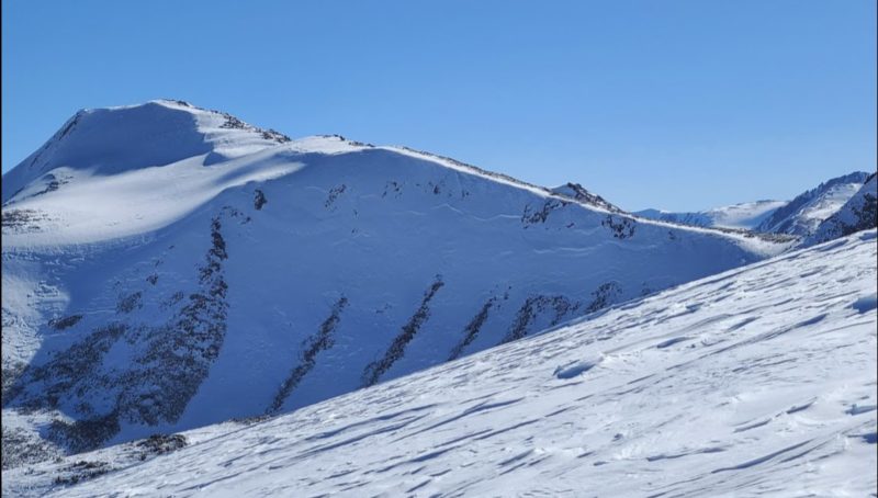 Old crown and debris on a steep north facing slope on Lee Vining peak at 11,000 ft. Obvious catchment zone. The crown went edge to edge on the slope. Size 2.5+