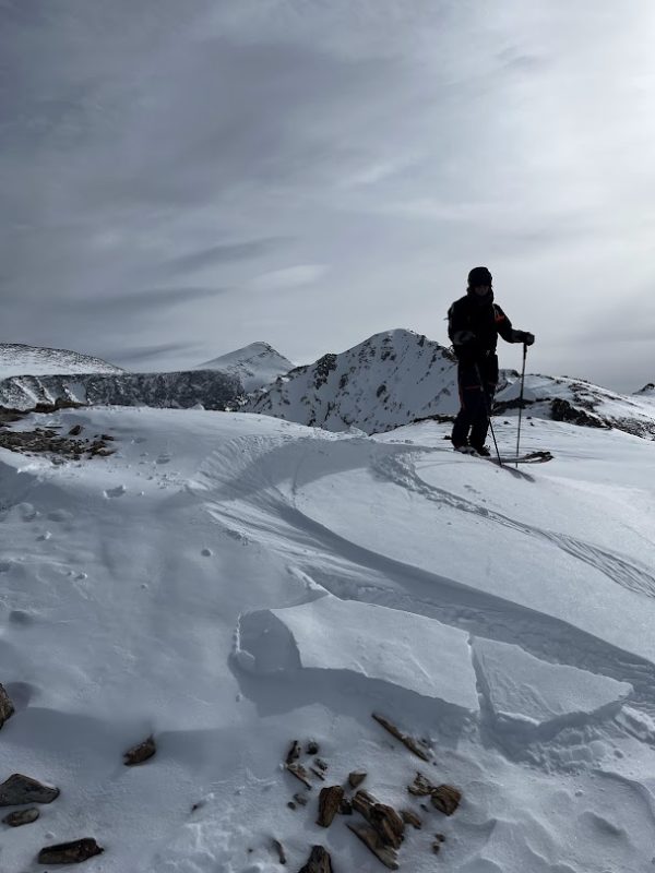 Isolated cracking in wind-slabs on ridgelines