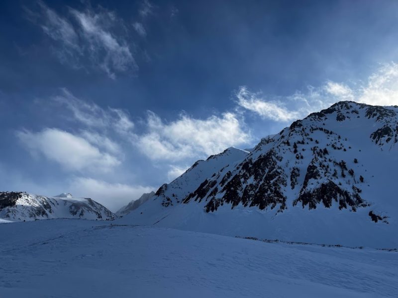 Scattered snow showers back along the crest in the PM