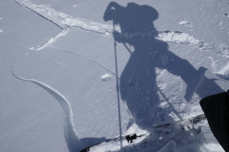 This was the biggest shooting crack that I found, stomping most switchbacks on the way up. The snow was quite variable and the slab was very discontinuous, sometimes multiple inches deep like here, sometimes the crust below didn't have this layer. This variability was over a range of around 10-20'. 