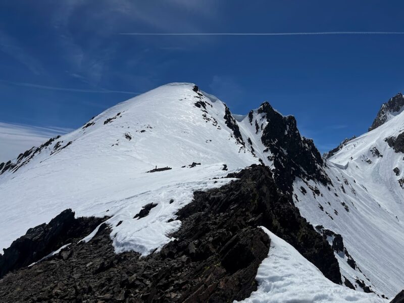 Dry to moist surface snow (and upper snowpack) on north aspects above 10,500'.